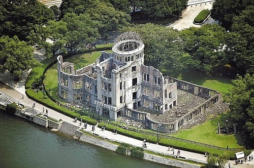 広島市の原爆ドーム