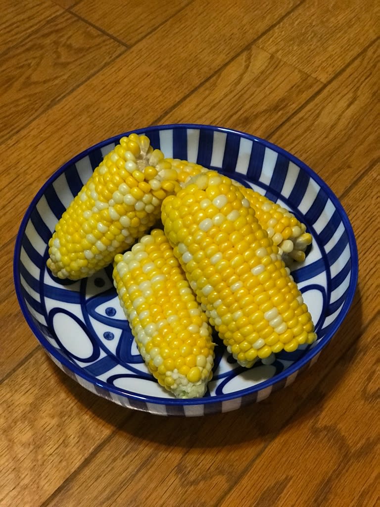 茹でとうもろこしと お刺身のマリネ Th食堂