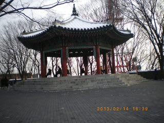 韓国 ソウル南山 八角形の建物 八角亭 パルガッチョン は 風通しよく見晴らしのいい休憩所 여기저기 한국 ヨギチョギ韓国