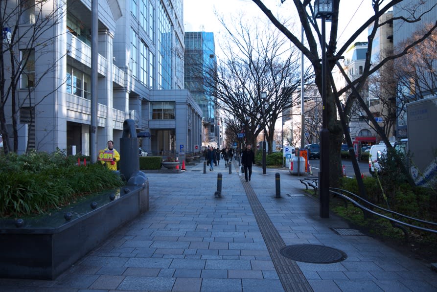 年末の表参道 １ 表参道交差点からオーク表参道ビル前まで 緑には 東京しかない
