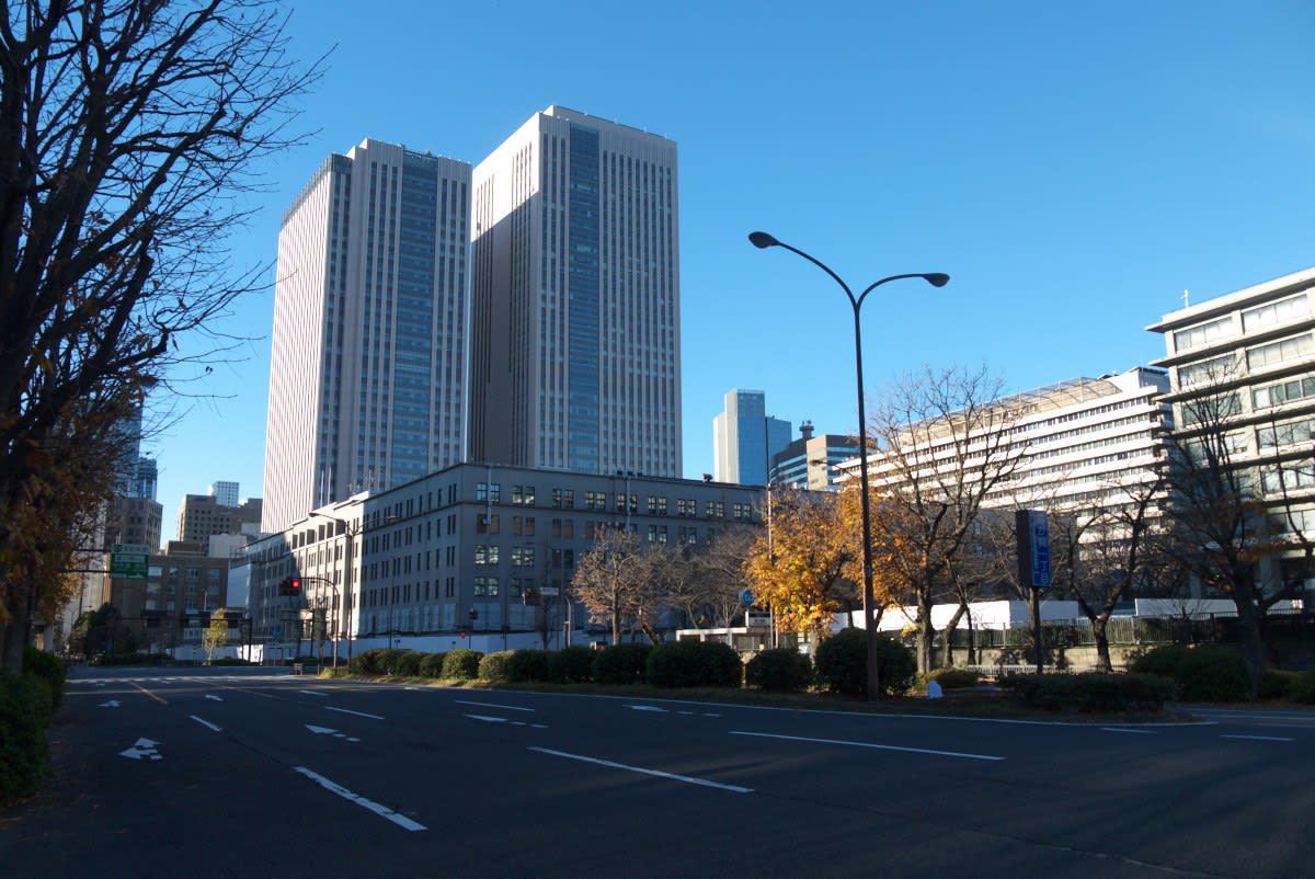 １月の霞が関 霞が関二丁目交差点前から桜田門 警視庁本庁舎前へ ｐａｒｔ１ 緑には 東京しかない