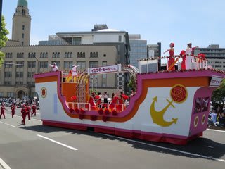 横浜開港記念みなと祭 ザよこはまパレード 15 15 5 3 ウォーク更家の散歩 東海道 中山道など五街道踏破 首都圏散策