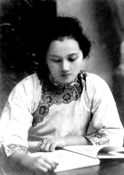宋慶齢 （1893年～1981年） 革命家孫文を支えた宋三姉妹の次女 