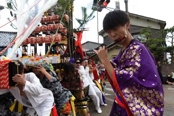 秋の夜に艫取りと船頭の掛け合いの熱演 珠洲市蛸島 早船狂言 とし坊のお祭り三昧