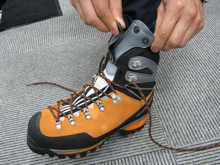 スカルパ＞冬季登山靴の定番モンブランGTXからNEWモデル！ - 登山用品 