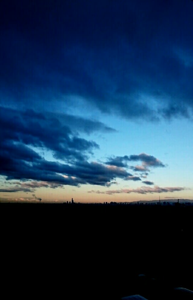 冬の朝の空 山に癒されて