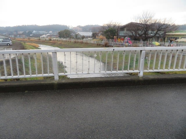 橋の欄干隙間から幼児の上半身が外に 松本春男の綾瀬市レポート 日本共産党市議会議員
