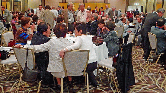 4 議決権を有する者 議決権を有する者 議決権を有しない者 本人出席した個人会員 議決権を受任した会員 正副会長 理事 資格審査委員 議事運営委員 副議長 可否同数の場合における議長 が該当する 執行部側にとって 会場側は別物と分けてしまいがちだが 異議ありの場合