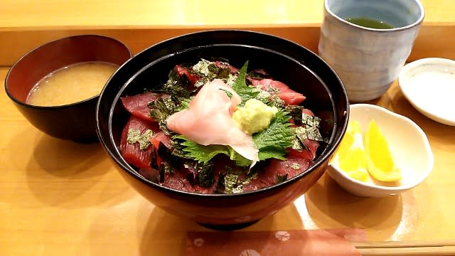 川徳:マグロ丼