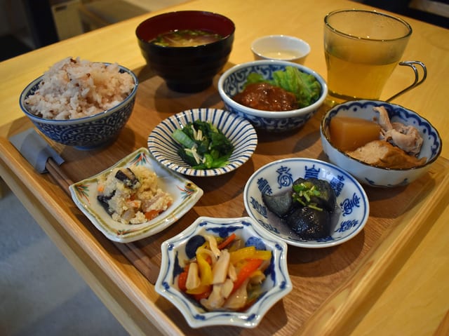 とってもヘルシー 奈良おもてなし食堂 週替わりランチ は税込み1 000円 Tetsudaブログ どっぷり 奈良漬