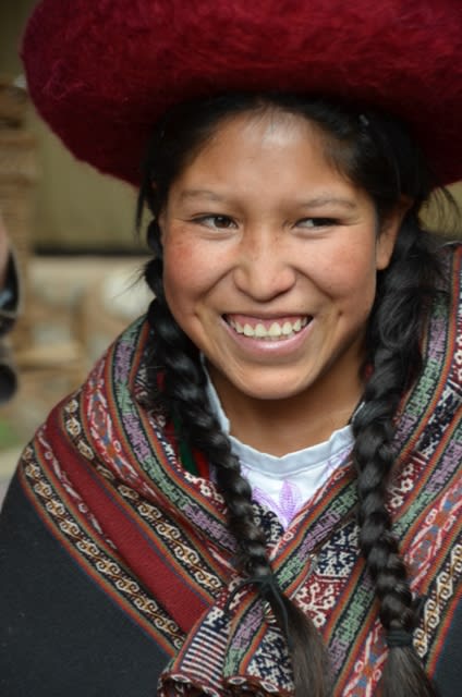 ペルーの民族衣装と笑顔 物語のある風景を探して