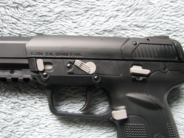 Five-seven トイガン マガジン2本付き Five-seven トイガン マガジン2本付き Five-seven トイガン 挟も