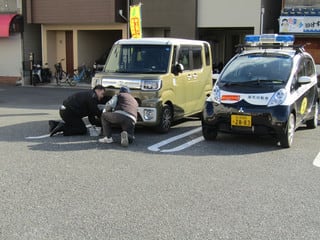 ナンバープレート盗難防止ネジ無料取り付けキャンペーン 鶴見生活安全情報局