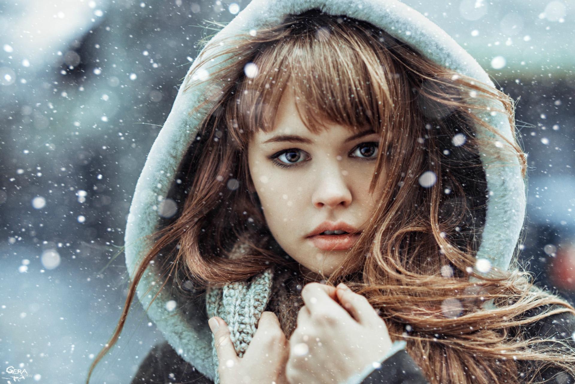 девушка брюнетка лицо снег волосы snow hair без смс