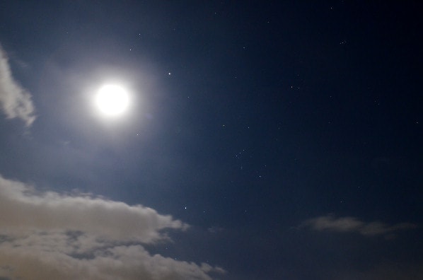 月は無慈悲な夜の女王 カエサルの世界