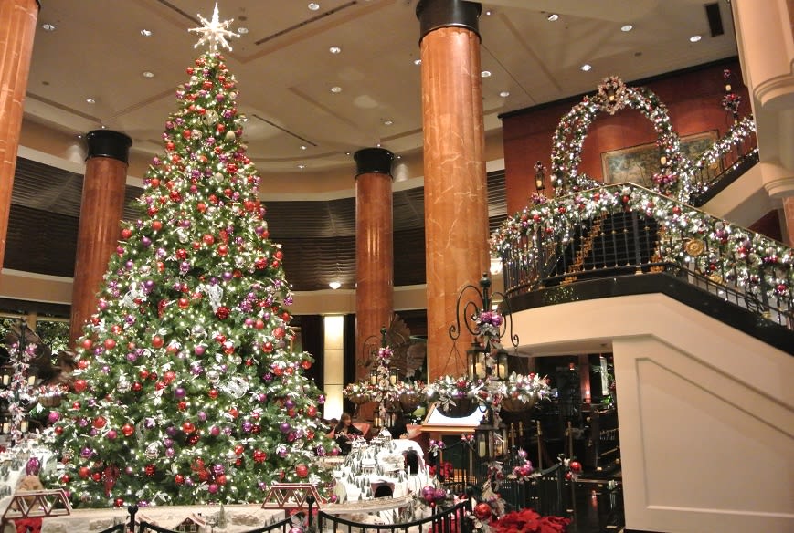 ウェスティンホテル東京のクリスマスツリー 今年もクマだらけ 半谷範一の オレは大したことない奴 日記