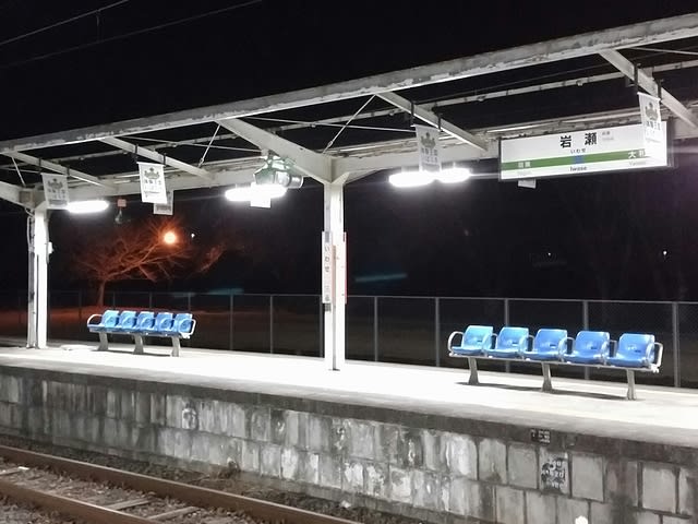 平日晩の岩瀬駅