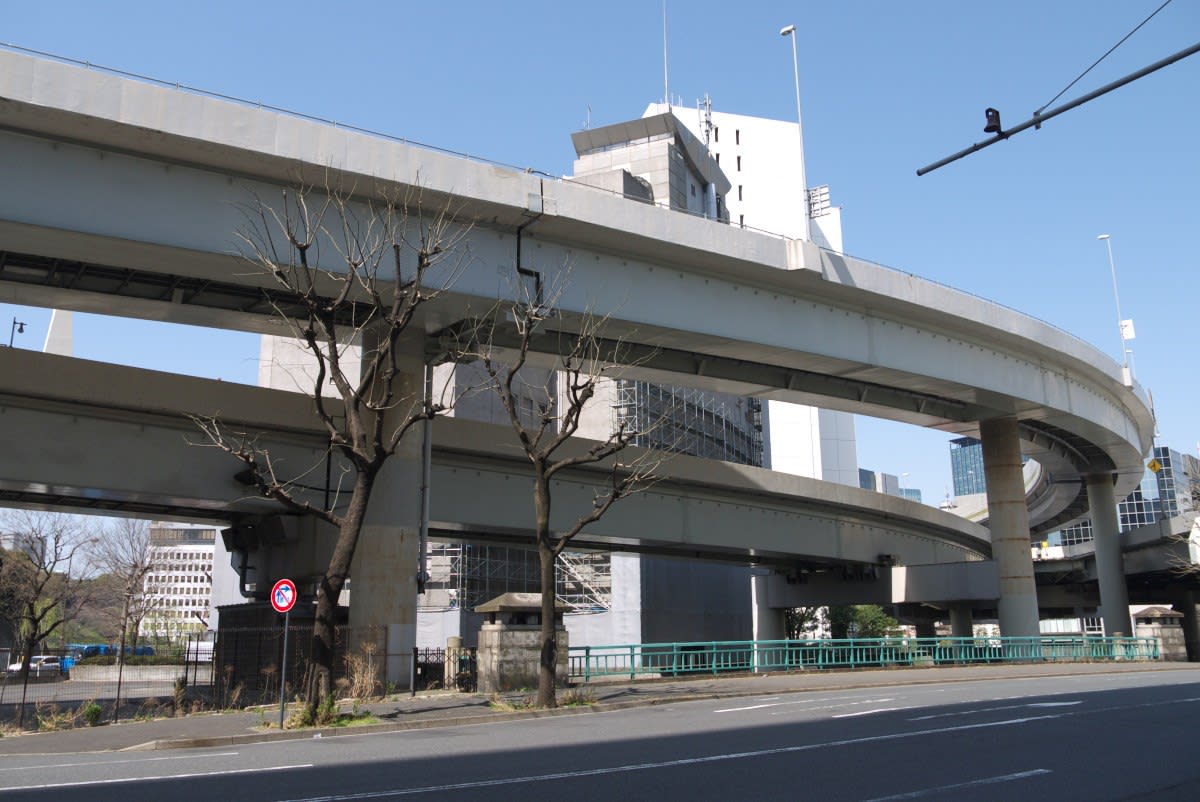 ３月の神田一ツ橋 神田警察通り 一つ橋交差点から内堀通り 竹橋交差点まで ｐａｒｔ２ 緑には 東京しかない