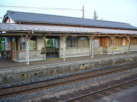 駅は世界