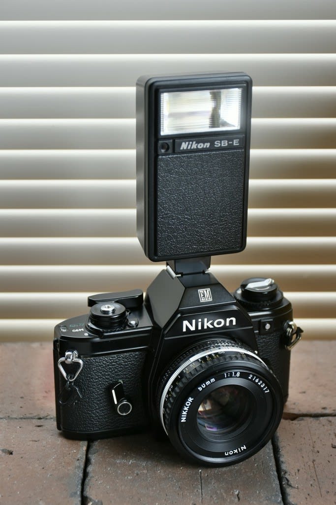 Nikon EM + NIKKOR Ai 50mm F1.8s - Lightning-fast（仮称）