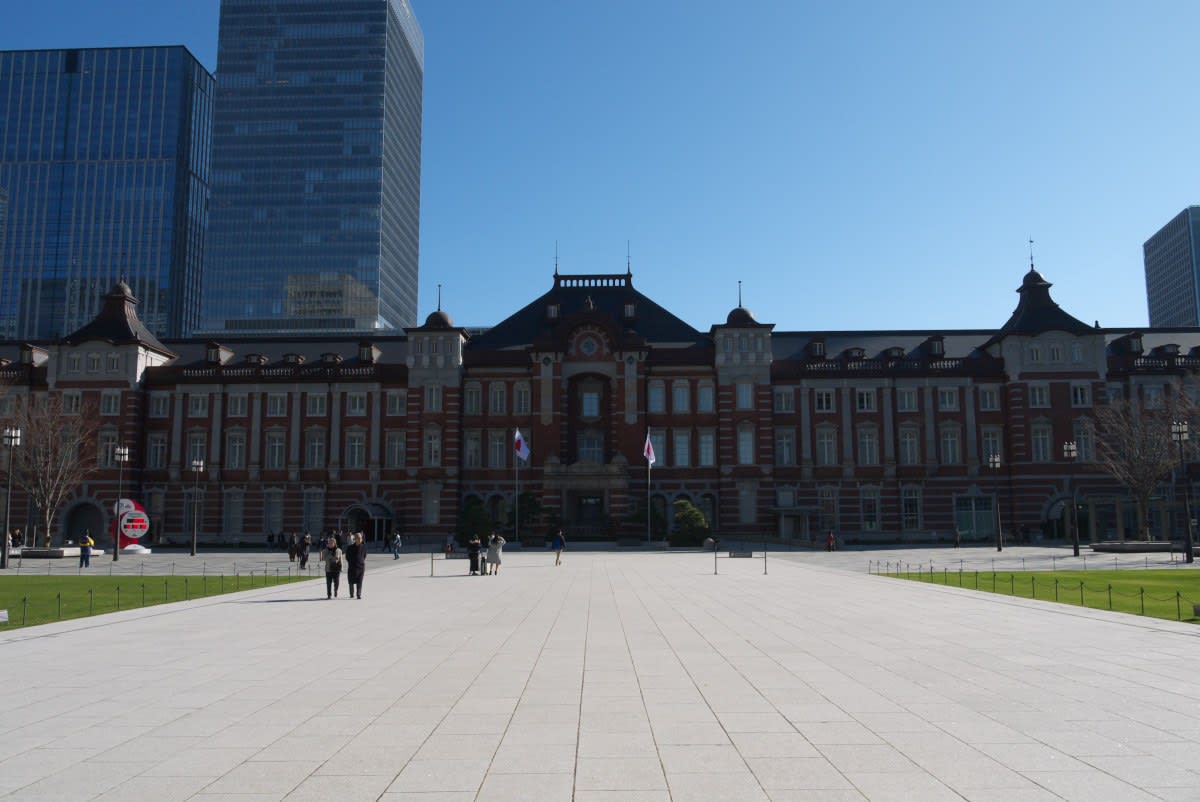 １月の東京駅 丸の内中央広場と丸の内中央口交差点の周辺 ｐａｒｔ１ 緑には 東京しかない