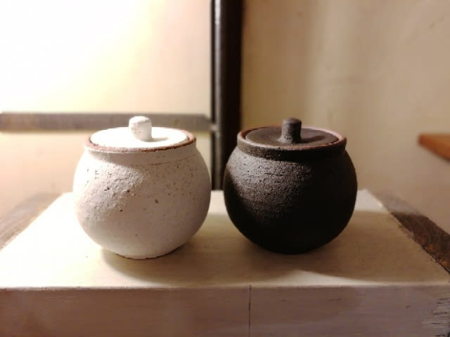 入荷 塩壺 ステンレスおろし アルミ杓子 ミニカップ 織庵 おりあん 熊本 陶器や雑貨などの入荷紹介 入荷 塩壺 ステンレスおろし アルミ杓子 ミニカップ 織庵 おりあん 熊本 陶器や雑貨などの入荷紹介