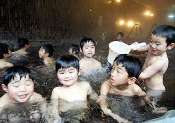 入浴　幼稚園 園児入浴ほっこり～(^^♪ - 認定こども園 まどころナーサリースクール どんぐり通信(しまねの端っこにある森のようちえん!)