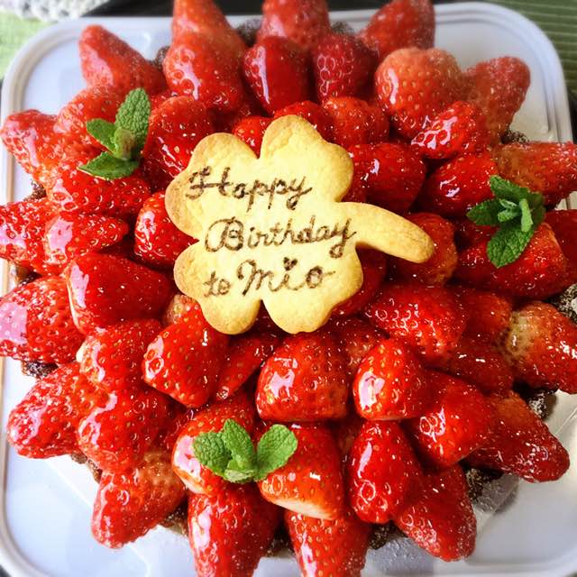 いちごの誕生日ケーキ 3連発 岐阜県加茂郡川辺町木のオーダー家具工房ウッドスケッチとカフェめんどりや