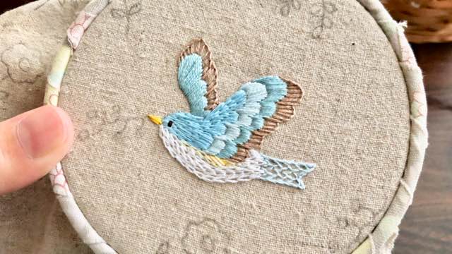 鮮やかな青 幸せを呼ぶ 青い鳥さん の刺繍 と うさぎさん パン屋さんの帰り道 線で描く動物刺繍 双子でほっこり刺繍の布物制作記 Chicchi