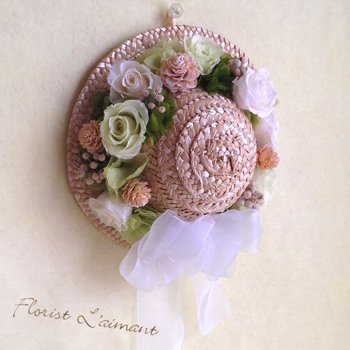 ノスタルジックな雰囲気の麦わら帽子の花飾り Florist L Aimant 店長日記