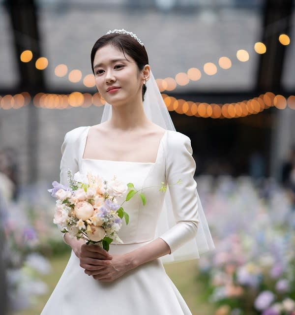 チャン・ナラが結婚、ウエディングドレスの写真公開 - 「韓流