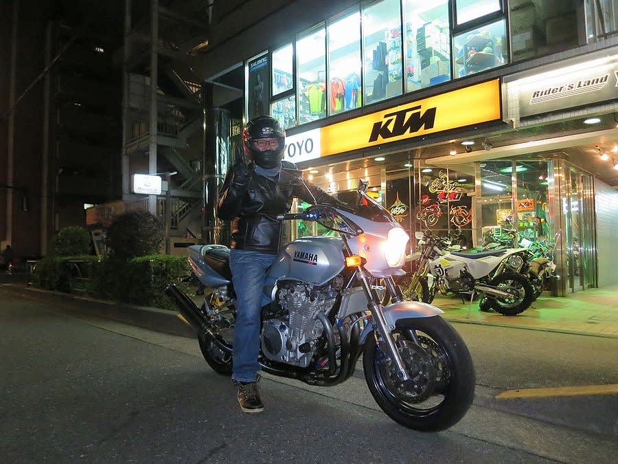 久しぶりです 4気筒 Yamaha Xjr1300 良いバイクですね Rider S Land Yoyo ショップ通信