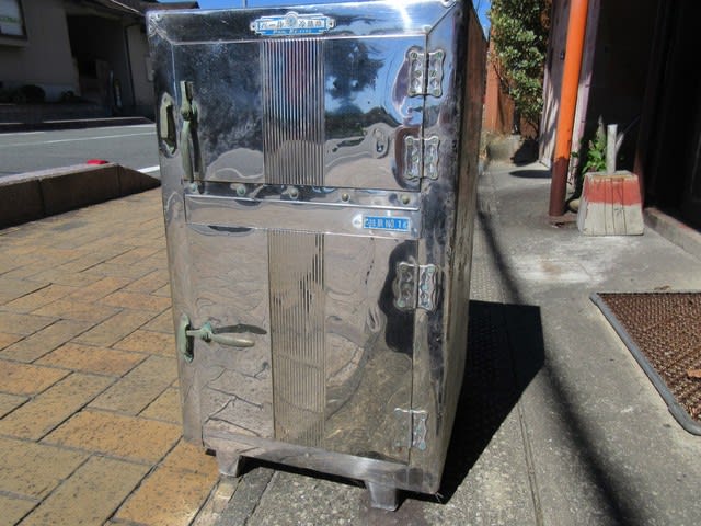 昔の氷式冷蔵庫 - Degreeは売っちゃったので、アドレスV125Sで 昔の氷式冷蔵庫 - Degreeは売っちゃったので、アドレスV125Sで