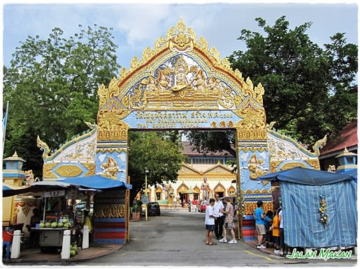 ペナンの寝釈迦仏寺院はユーモラス Jalan Makan ペナンと日本でjalan Jalan Cari Makan