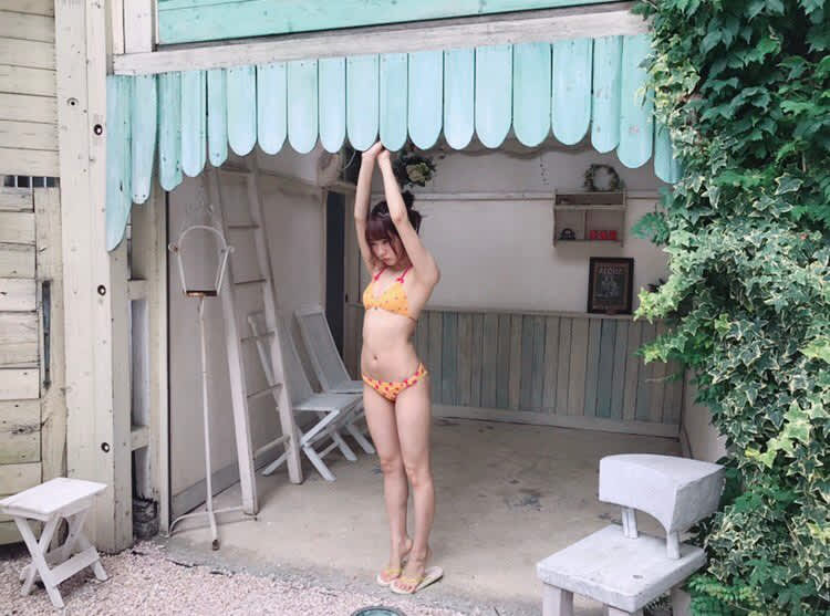 木崎ゆりあさんオフショット画像 ヤングチャンピオンno18 8 22発売 Akbのススメ