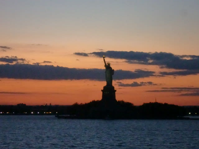 自由の女神は本当に自由なのか いわをのニューヨークでsink Or Swim