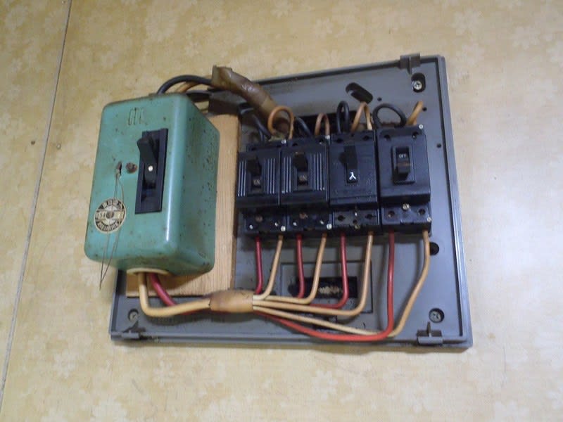 発電機と家の分電盤をつなぐ変圧器2.8KVA単相2線式AC100V→単相3線式