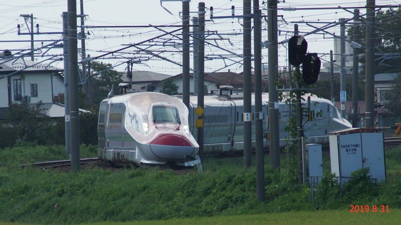 秋田新幹線こまち ｅ６系 くるまと空とノンキ者