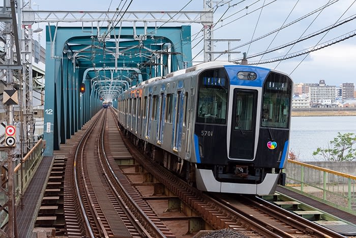 今回は2本のジェットシルバーと遭遇出来ました♪ 阪神5700系 #5