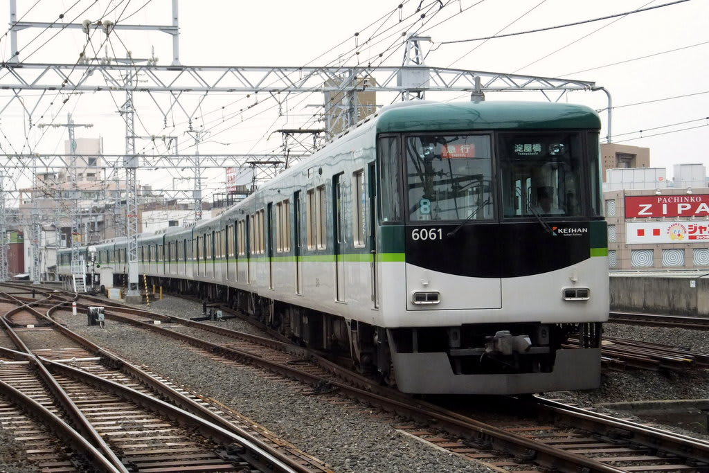 京阪6000系淀車庫から回送されてきた樟葉発淀屋橋行き急行