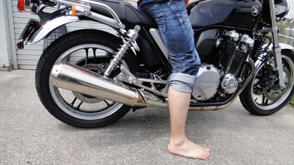 Cb1100 シート交換 広報部長