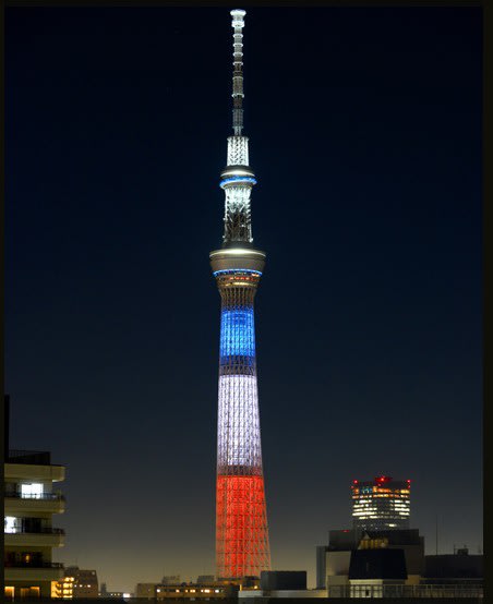 東京タワー スカイツリーが仏国旗色に テロ犠牲者追悼 秦野 二宮 大磯 中井にものもうす 問題点検証します