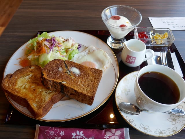朝から14時までokのそのモーニングは昼定食並み 桜珈琲 堺市堺区 それゆけ ぶんぶん一家 ミ