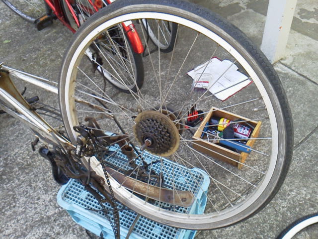 自転車 タイヤ 交換 後 輪 ギア