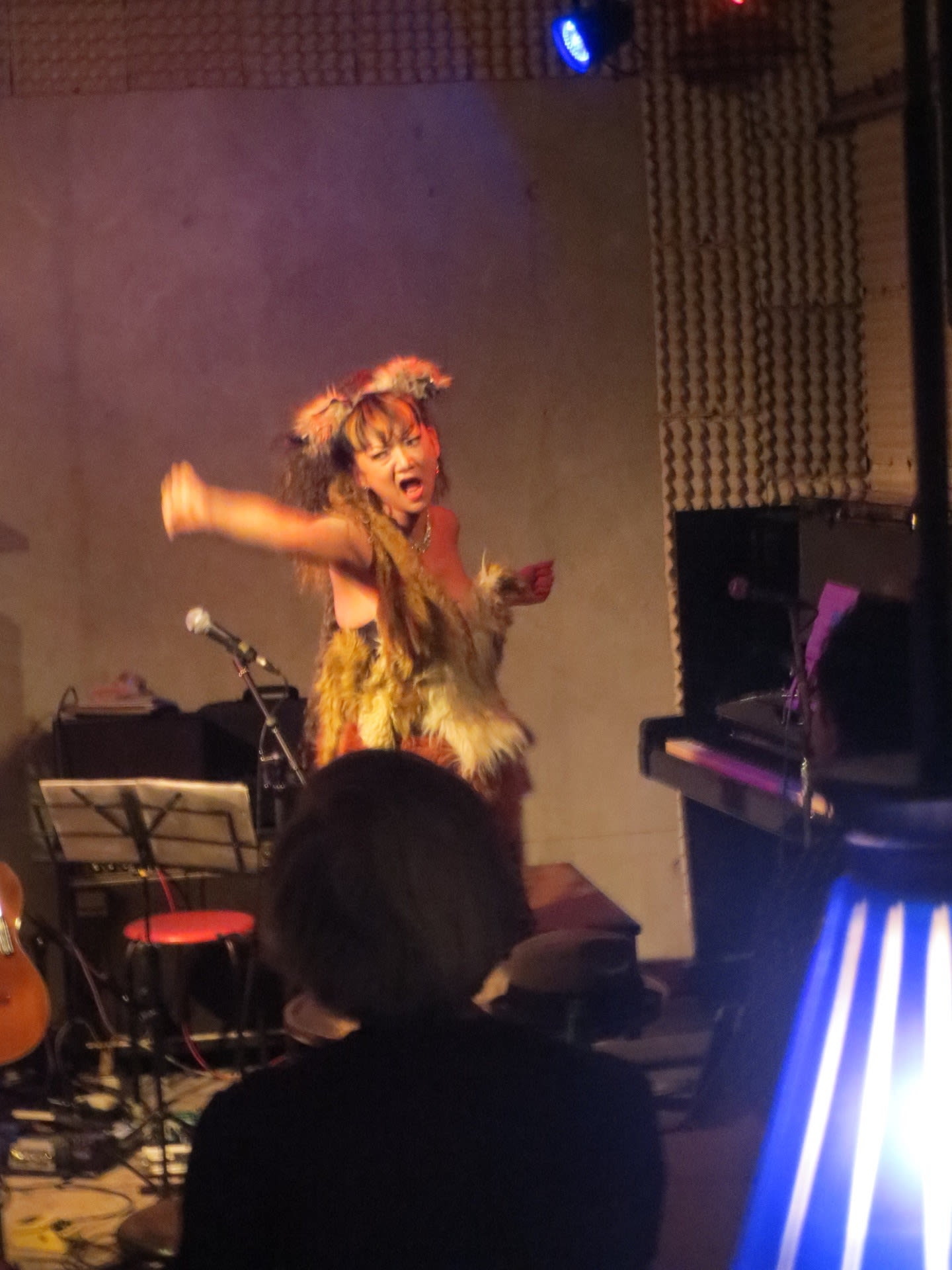 エミ エレオノーラとマルチーズロック Groovelive