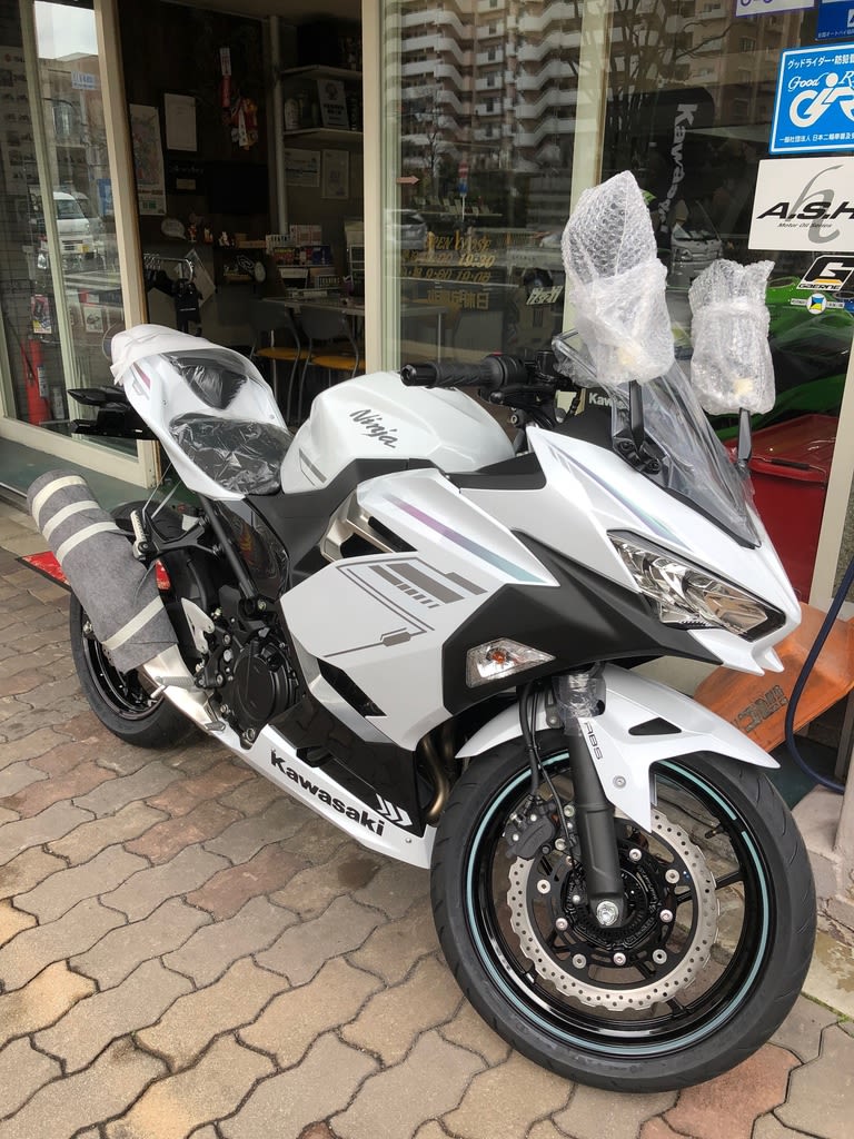 2023/3/2◇2023年「Ninja400」ホワイト！入荷しました