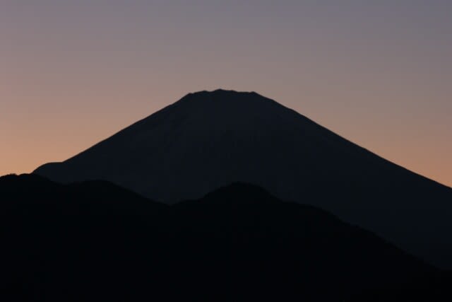 お正月の風景 山と蘭と恋の華