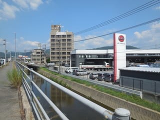 川