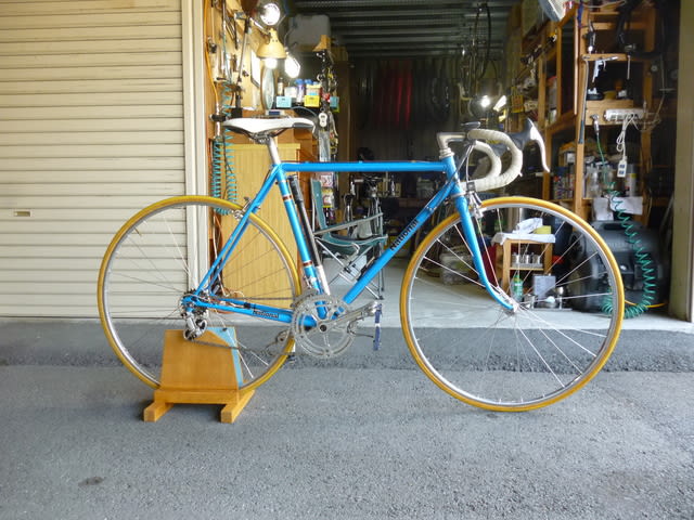 チューブラータイヤ リムセメントの塗り替え 準備 - Kinoの自転車日記