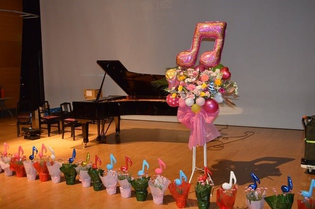 ピアノの発表会のバルーンスタンド花 フラワー バルーン フラワー教室 Sakaiフラワースタジオ